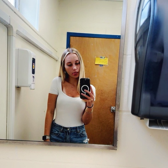 Meet your Posher, Maddyn - Picture 2 of 3